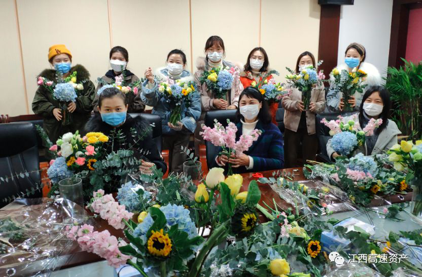 资产公司机关工会开展 “与花相伴 不负芳华” 插花主题活动