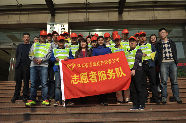 资产经营公司开展“学雷锋文明交通志愿服务”活动，助力“美丽南昌 幸福家园”建设