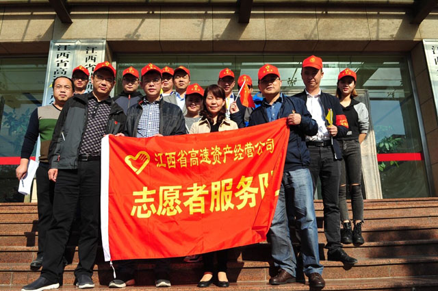 让守法成习惯，让出行更文明——资产经营公司开展“守法礼让 文明出行”主题志愿服务活动