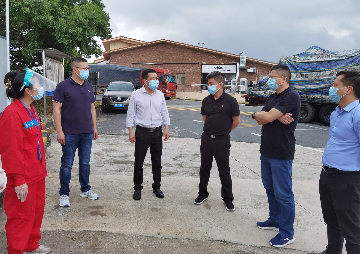 送关怀鼓士气  周建文深入一线看望慰问加气站职工