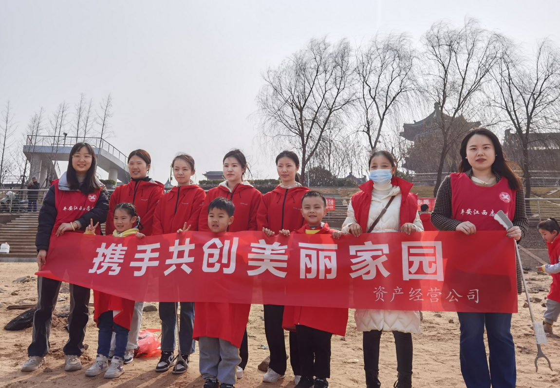 公司青年志愿者联合社区、幼儿园开展学雷锋活动
