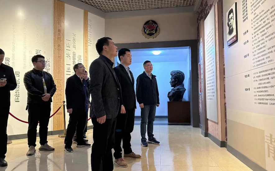 高速实化公司赴烈士陵园开展清明祭扫活动