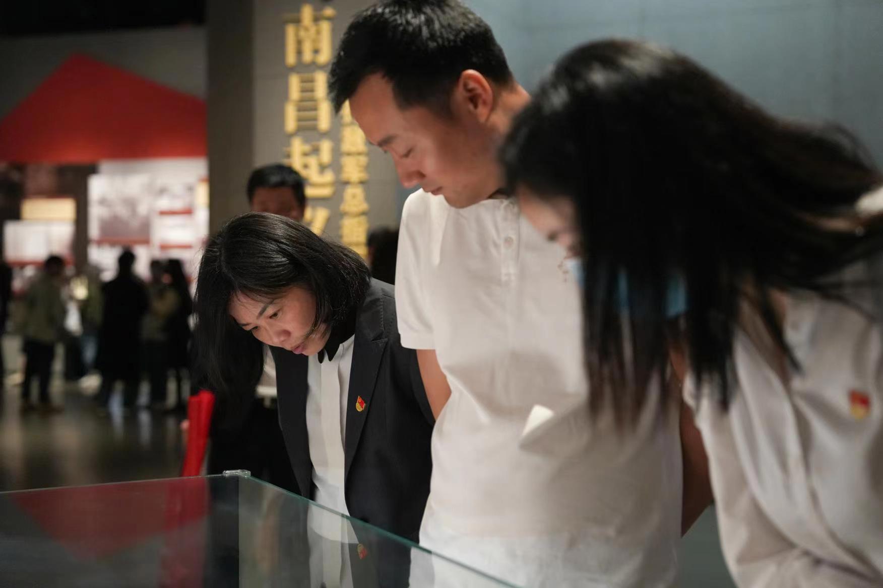 高速电建公司党支部与中国银行赣江新区分行党支部联合开展主题党日