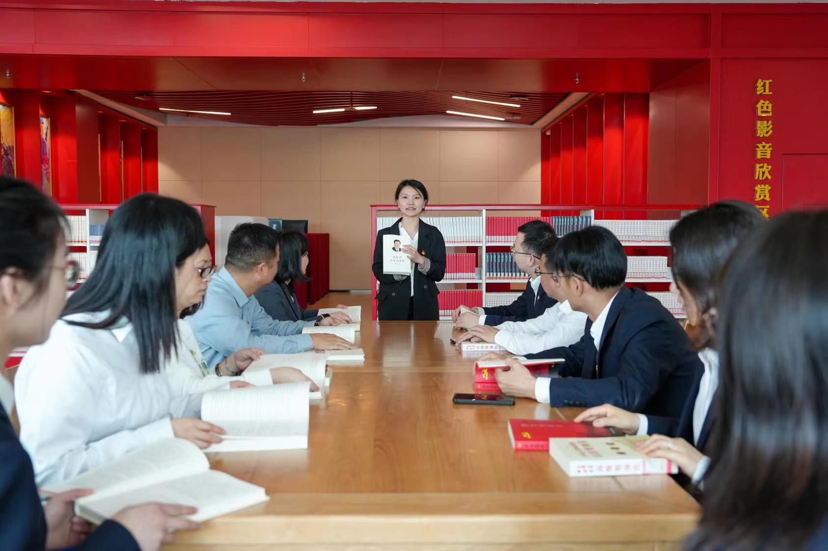 高速电建公司党支部与中国银行赣江新区分行党支部联合开展主题党日