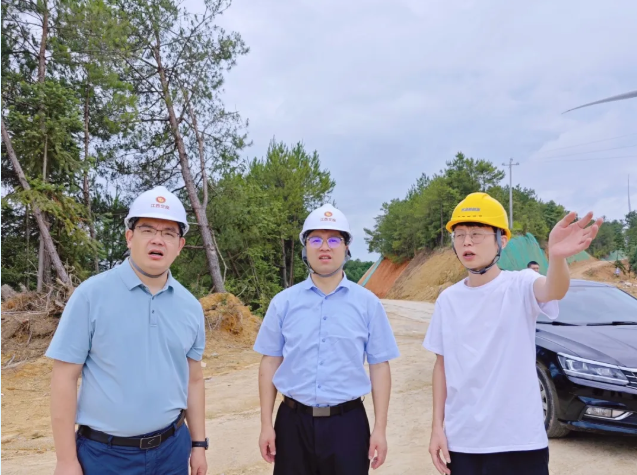 公司总经理巫过房深入一线与员工座谈交流
