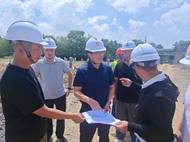 公司党委书记、董事长周建文深入项目建设一线督导调研
