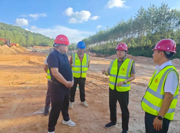 公司党委书记、董事长周建文深入项目建设一线督导调研
