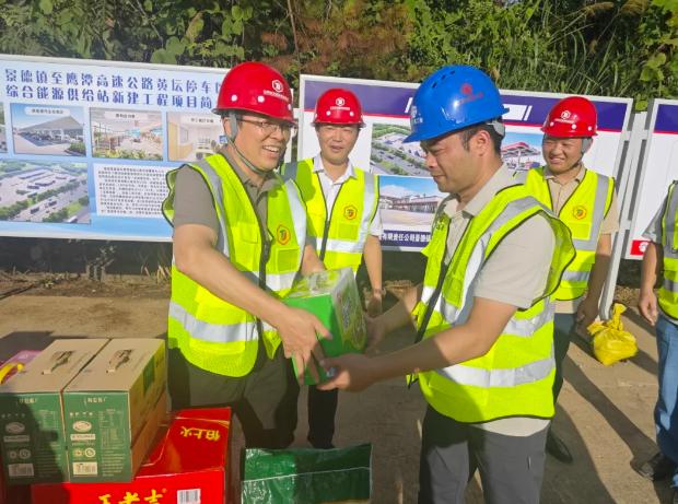 公司领导深入一线开展“送清凉”慰问活动