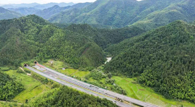 “零碳高速·江西实践”系列④山区隧道的光储破局之道