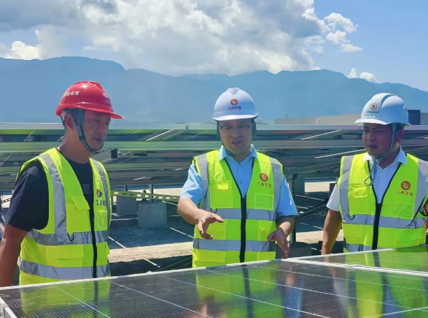 公司总经理巫过房督导推进光伏项目并网工作