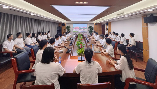 公司全体干部职工收看纪念中国人民抗日战争暨世界反法西斯战争胜利80周年大会