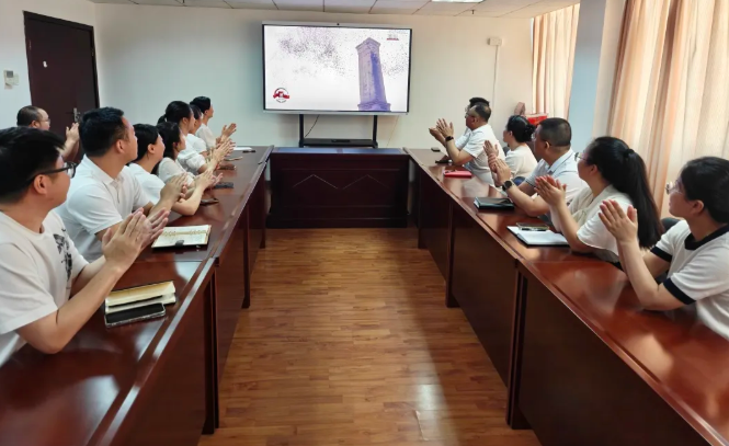 公司全体干部职工收看纪念中国人民抗日战争暨世界反法西斯战争胜利80周年大会