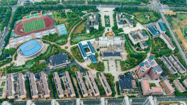 省交通投资集团打造的首个“绿色校园”光伏项目并网发电