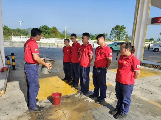 交通物资公司：信丰西服务区加油站多措并举保障“双节”高速出行供应