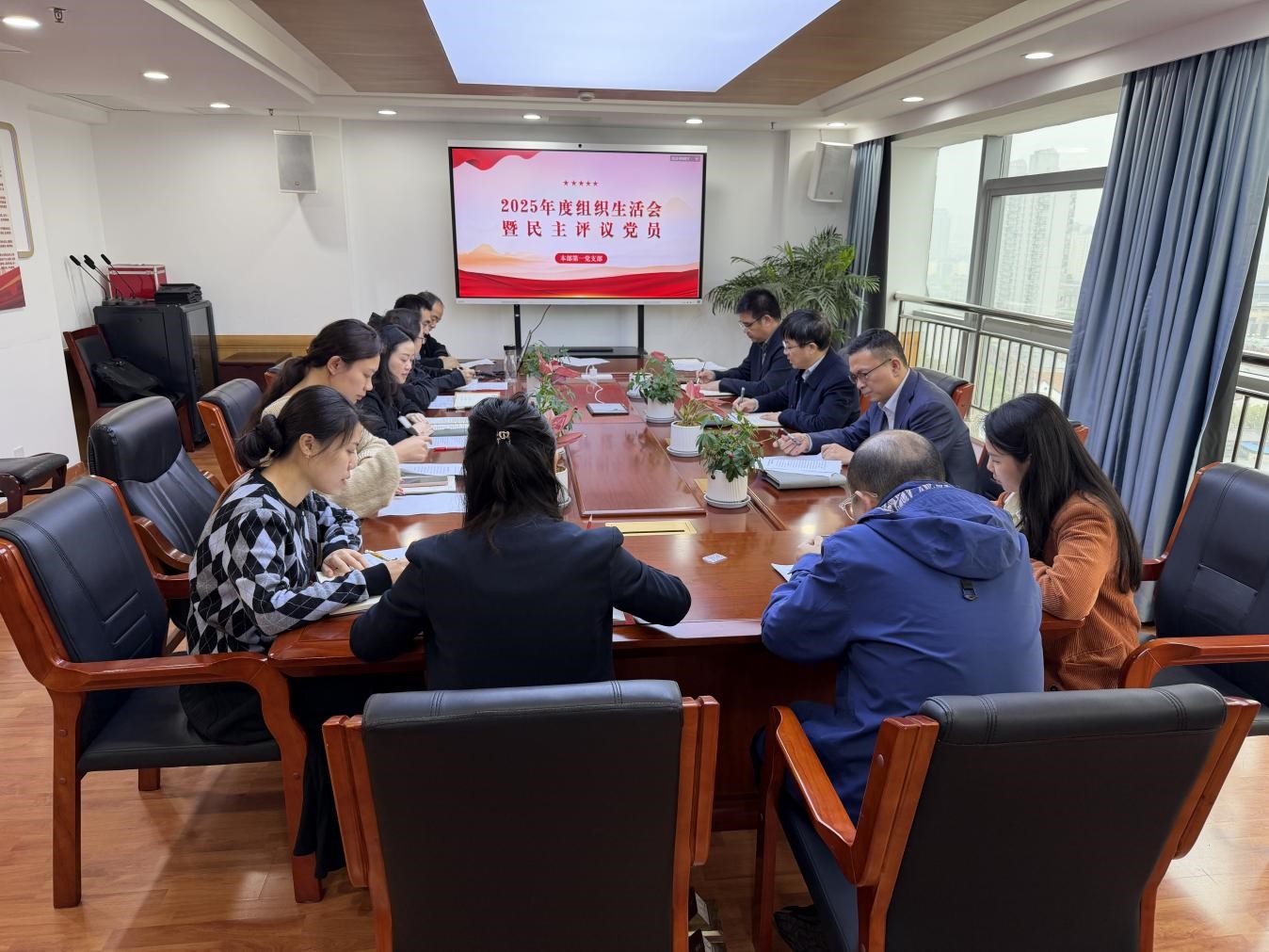 公司领导班子分别到各党支部督导组织生活会